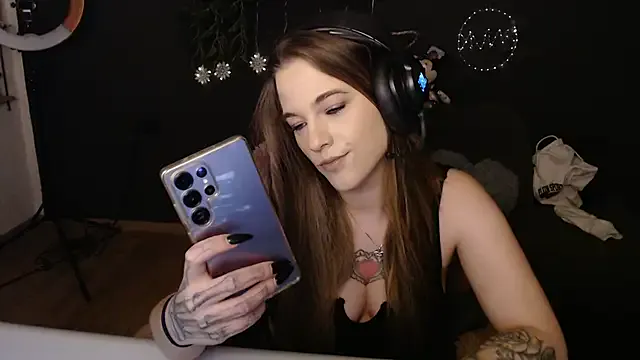 helenamoeller – webcam model profile photo Image 12