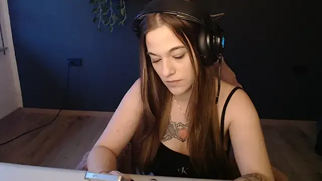 helenamoeller – webcam model profile photo Image 5