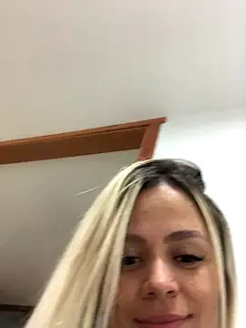 TwoTimes – webcam model profile photo Image 8