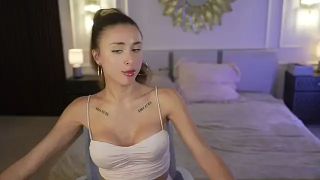 Zoesmall – webcam model profile photo Image 3