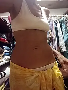 Yasmini – webcam model profile photo Image 17