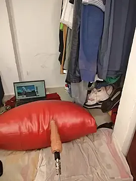 IORio2 – webcam model profile photo Image 6