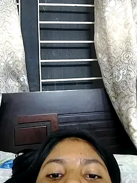 IORio2 – webcam model profile photo Image 4