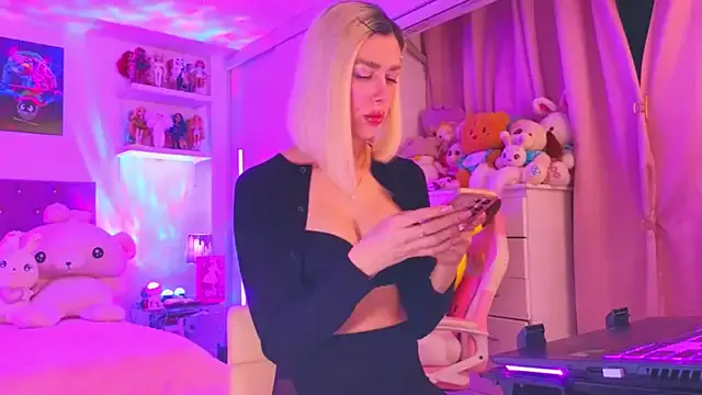 ladyred1ove – webcam model profile photo Image 4