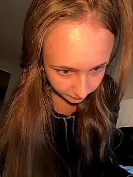 LuccyMilky – webcam model profile photo Image 3