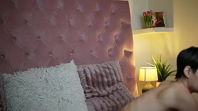 miumiu-66 – webcam model profile photo Image 10