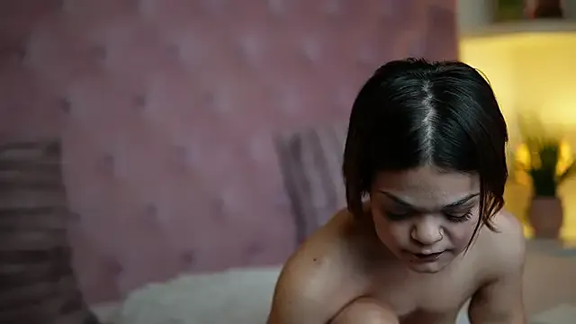 miumiu-66 – webcam model profile photo Image 16