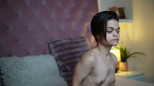 miumiu-66 – webcam model profile photo Image 5