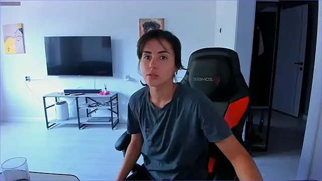 Margeaux – webcam model profile photo Image 11