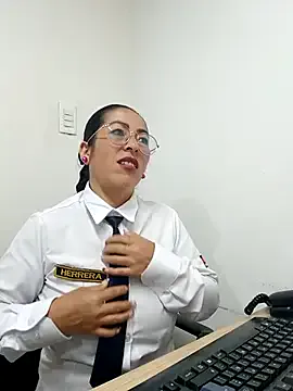 Yasmini – webcam model profile photo Image 3