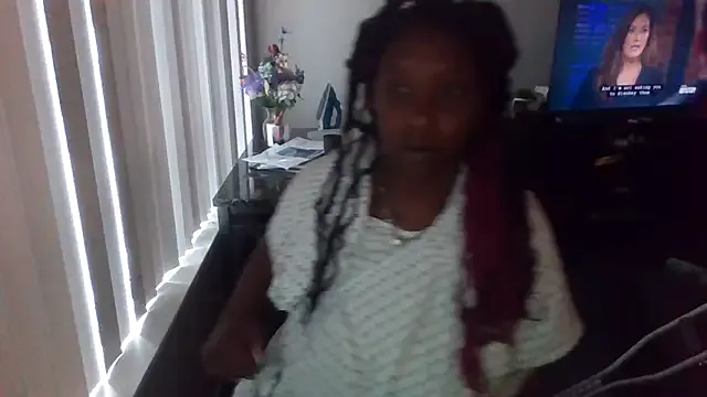 MarsNina – webcam model profile photo Image 4