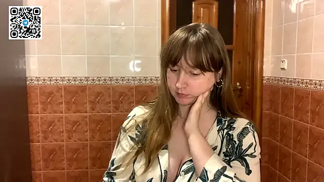 CreamyyLipss69 – webcam model profile photo Image 8