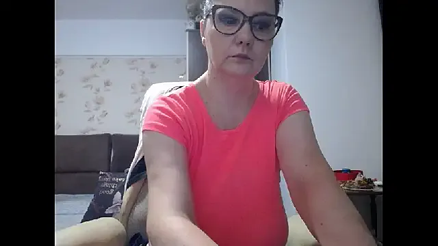 EvelyneFlirtyMilf – webcam model profile photo Image 7