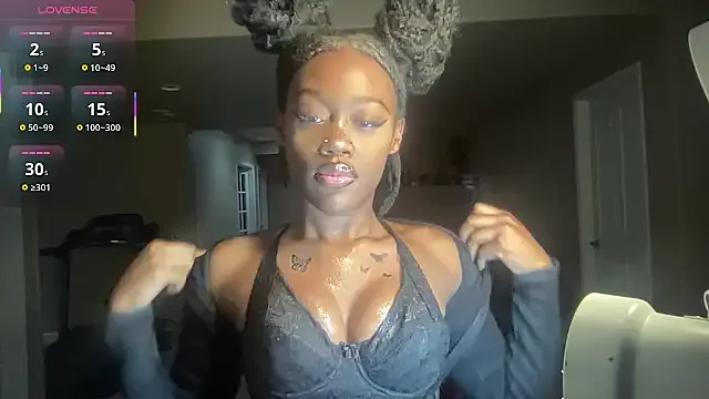 KleoWood – webcam model profile photo Image 18