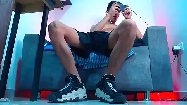 DessiCakes – webcam model profile photo Image 2