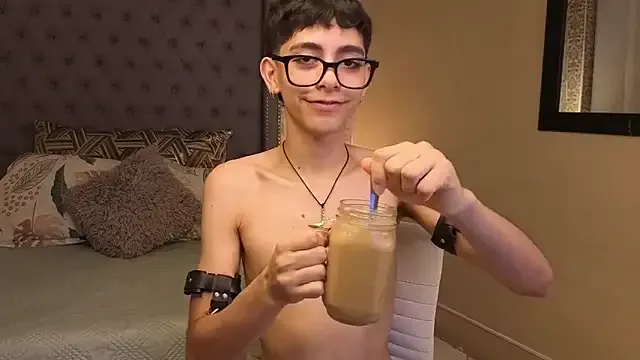 RemiReagan – webcam model profile photo Image 15