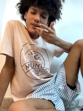 Noya – webcam model profile photo Image 12