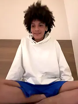 Noya – webcam model profile photo Image 16