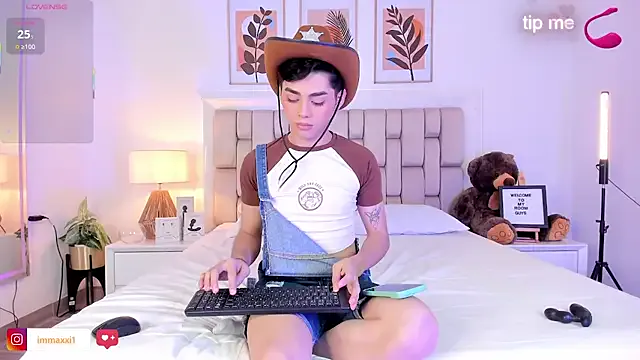 Ema_japanese – webcam model profile photo Image 15