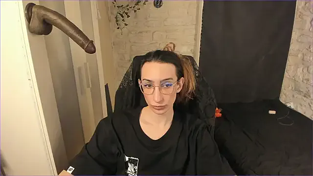LilyBloom – webcam model profile photo Image 5