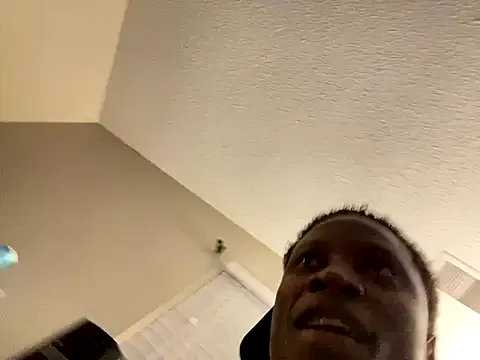 Suki19 – webcam model profile photo Image 17