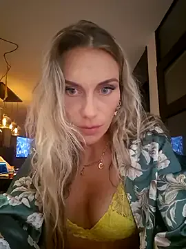 Psychobunny – webcam model profile photo Image 3