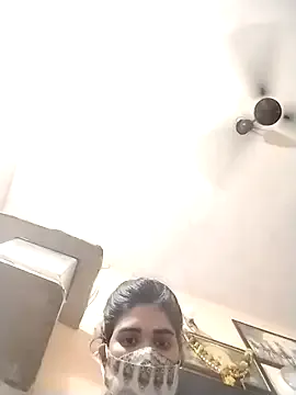 Yasmini – webcam model profile photo Image 7