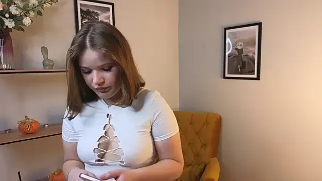 powq05 – webcam model profile photo Image 2