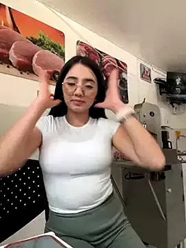 KymDeluxe – webcam model profile photo Image 6