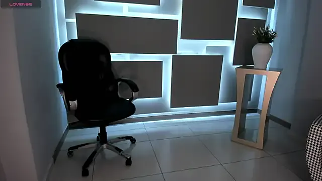 NinaParkerr – webcam model profile photo Image 11