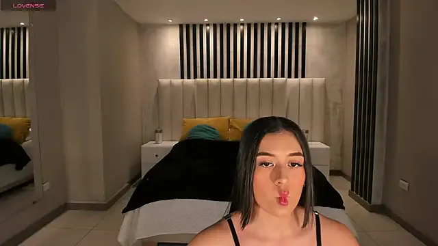 NinaParkerr – webcam model profile photo Image 6