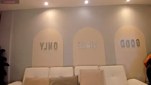 NinaParkerr – webcam model profile photo Image 8