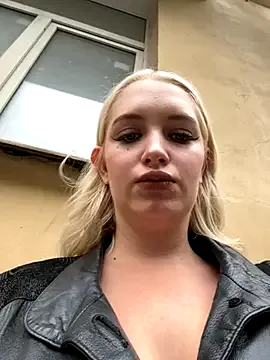 Luxymin34 – webcam model profile photo Image 17