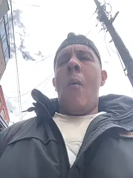 CarryOnJhonn – webcam model profile photo Image 7