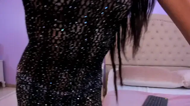 pettiteNAIOMIxxx – webcam model profile photo Image 2