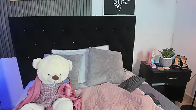 DeliaMarlow – webcam model profile photo Image 13