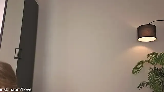 LiaRussel – webcam model profile photo Image 12