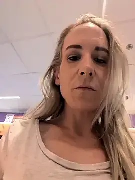 Shuleee – webcam model profile photo Image 16