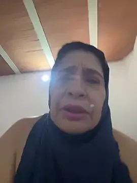 ItsVi – webcam model profile photo Image 15