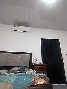 ItsVi – webcam model profile photo Image 6