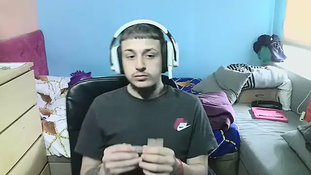 LiaRussel – webcam model profile photo Image 6