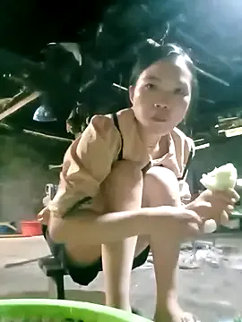 CreamyyLipss69 – webcam model profile photo Image 5