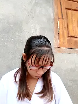 DeliaMarlow – webcam model profile photo Image 13