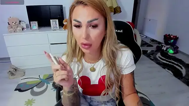 lulu_italy – webcam model profile photo Image 14