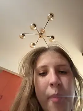 Cameron_April – webcam model profile photo Image 2