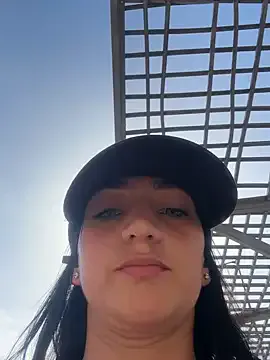 Viven_Brooks – webcam model profile photo Image 16