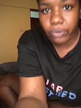 CHRISTYNNx – webcam model profile photo Image 3