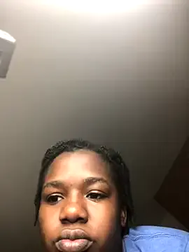 CHRISTYNNx – webcam model profile photo Image 9