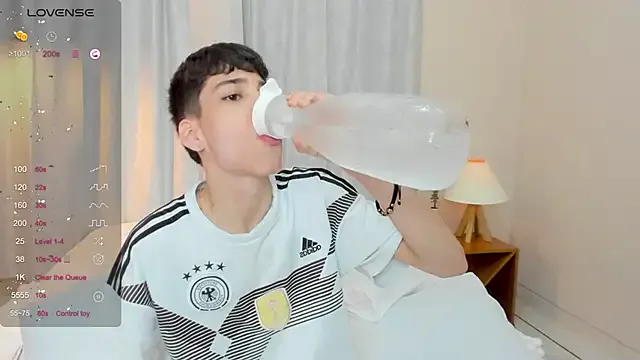 Lililth_Capri77 – webcam model profile photo Image 5