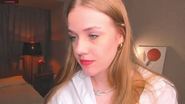 BrandiFire – webcam model profile photo Image 15